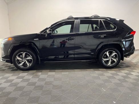 Used 2022 Toyota RAV4 SE w/ Weather & Moonroof Package AWD/4WD image 23