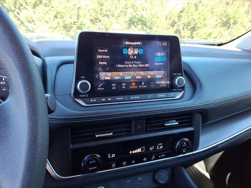 Used 2023 Nissan Rogue SV image 9