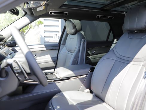 New 2026 Land Rover Range Rover Sport SE AWD/4WD image 19