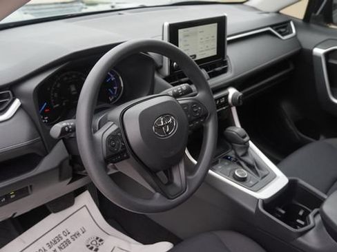 Used 2025 Toyota RAV4 LE AWD/4WD image 16