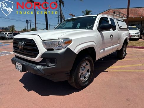 Used 2018 Toyota Tacoma SR image 4