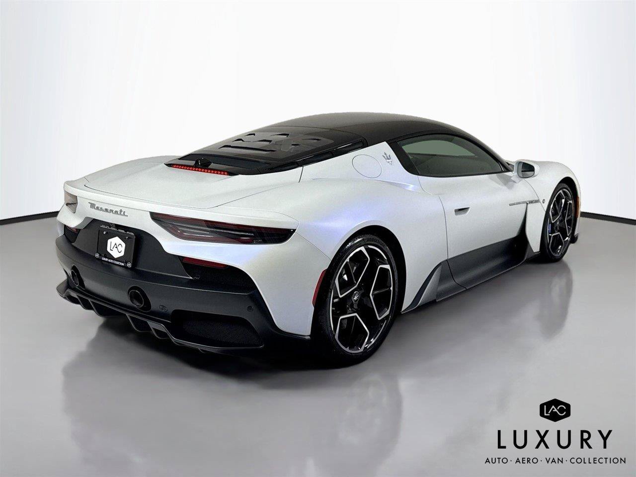 Used 2023 Maserati MC20 Coupe RWD image 5