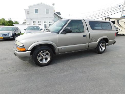 Used 2000 Chevrolet S10 Pickup LS w/ Preferred Equipment Group RWD image 3