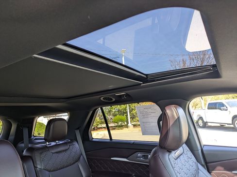 Certified 2025 Ford Explorer Platinum w/ Ultimate Package image 35