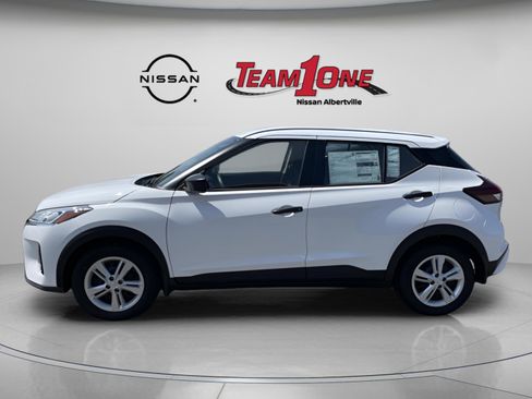 New 2025 Nissan Kicks Play S image 2