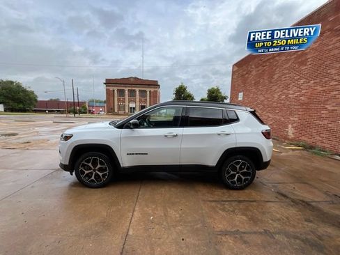 Used 2025 Jeep Compass Limited AWD/4WD image 4