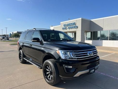 Used 2018 Ford Expedition XLT w/ Equipment Group 202A AWD/4WD image 1