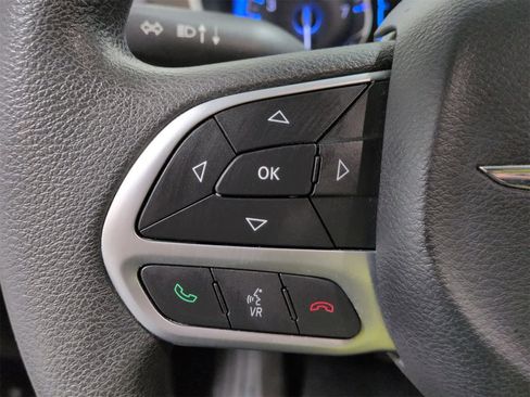 Certified 2017 Chrysler Pacifica Touring w/ Tire & Wheel Group image 23