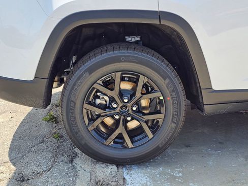 New 2026 Jeep Grand Cherokee Altitude RWD image 9