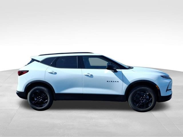 New 2026 Chevrolet Blazer LT w/ Midnight/Sport Edition FWD image 2