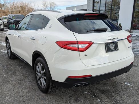 Used 2018 Maserati Levante image 11