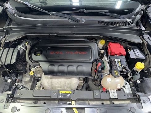 Used 2019 Jeep Renegade Latitude w/ Cold Weather Group image 8