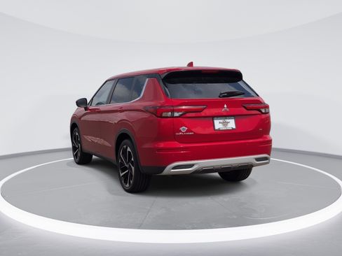 Used 2024 Mitsubishi Outlander SE AWD/4WD image 5