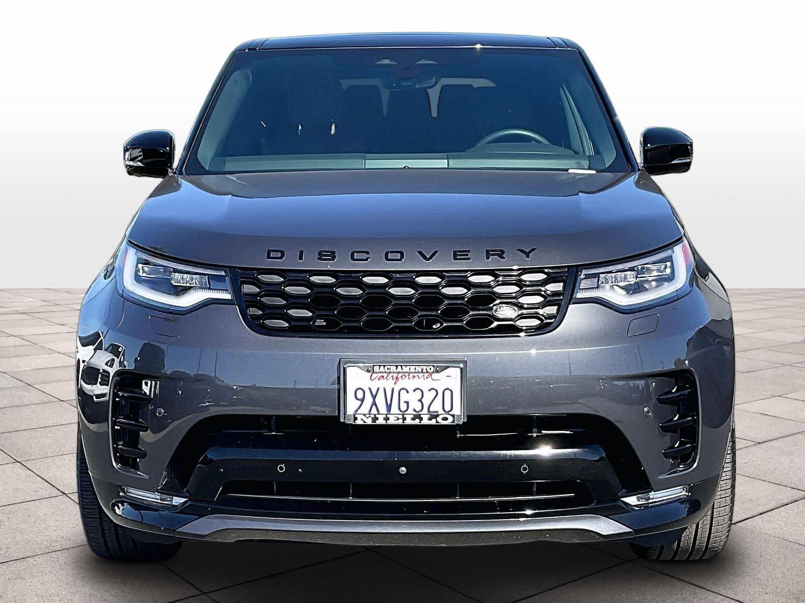 Used 2025 Land Rover Discovery Dynamic SE AWD/4WD image 3