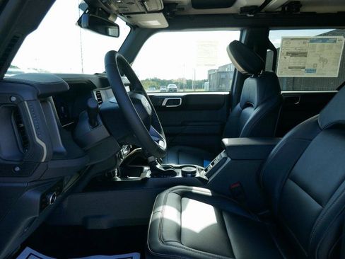 New 2025 Ford Bronco Badlands image 13