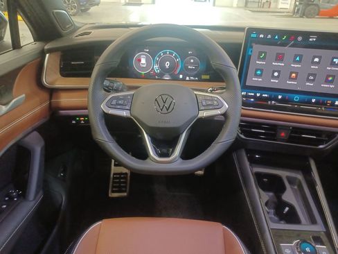 New 2026 Volkswagen Tiguan SEL R-Line AWD/4WD image 13