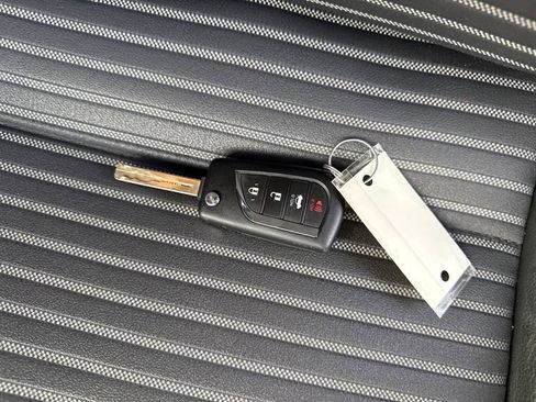 Used 2021 Toyota Camry SE image 31