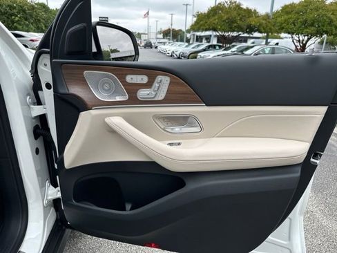 Used 2025 Mercedes-Benz GLS 450 4MATIC image 47