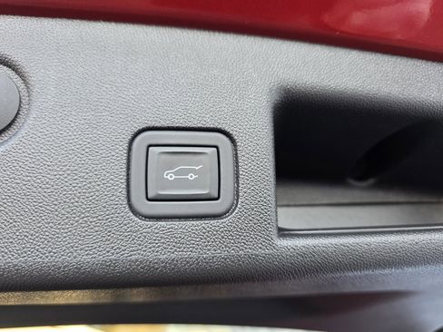 Used 2023 Chevrolet Equinox RS w/ RS Leather Package image 28