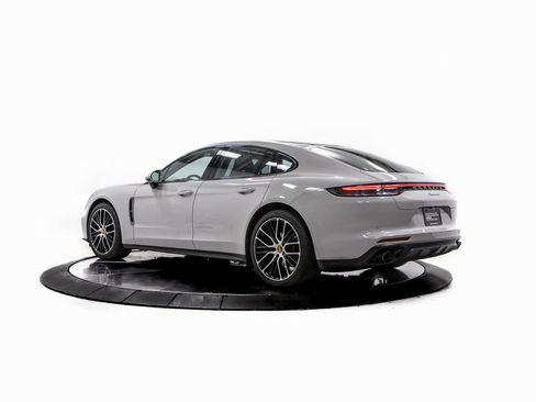 Certified 2022 Porsche Panamera Platinum Edition image 3