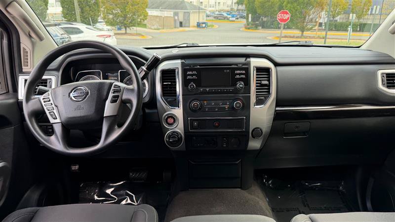 Used 2017 Nissan Titan SV AWD/4WD image 21