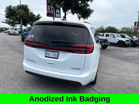 Used 2023 Chrysler Pacifica Limited w/ S Appearance Package FWD image 10