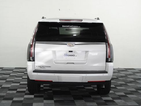 Used 2017 Cadillac Escalade Luxury AWD/4WD image 4