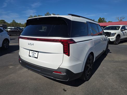 Used 2025 Kia Carnival SX Prestige image 4