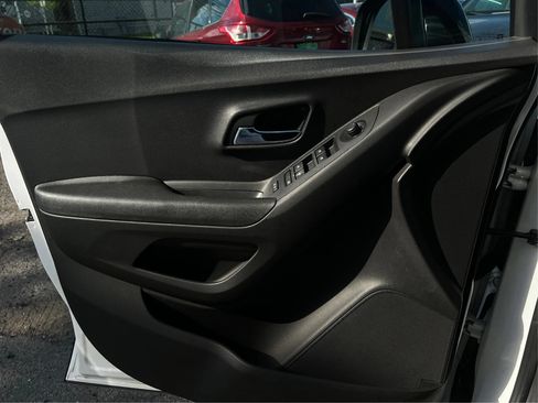 Used 2018 Chevrolet Trax LT w/ Redline Edition AWD/4WD image 22