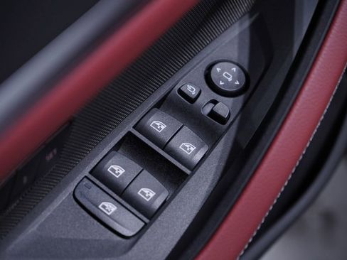 Used 2023 BMW i4 eDrive40 w/ M Sport Package image 17