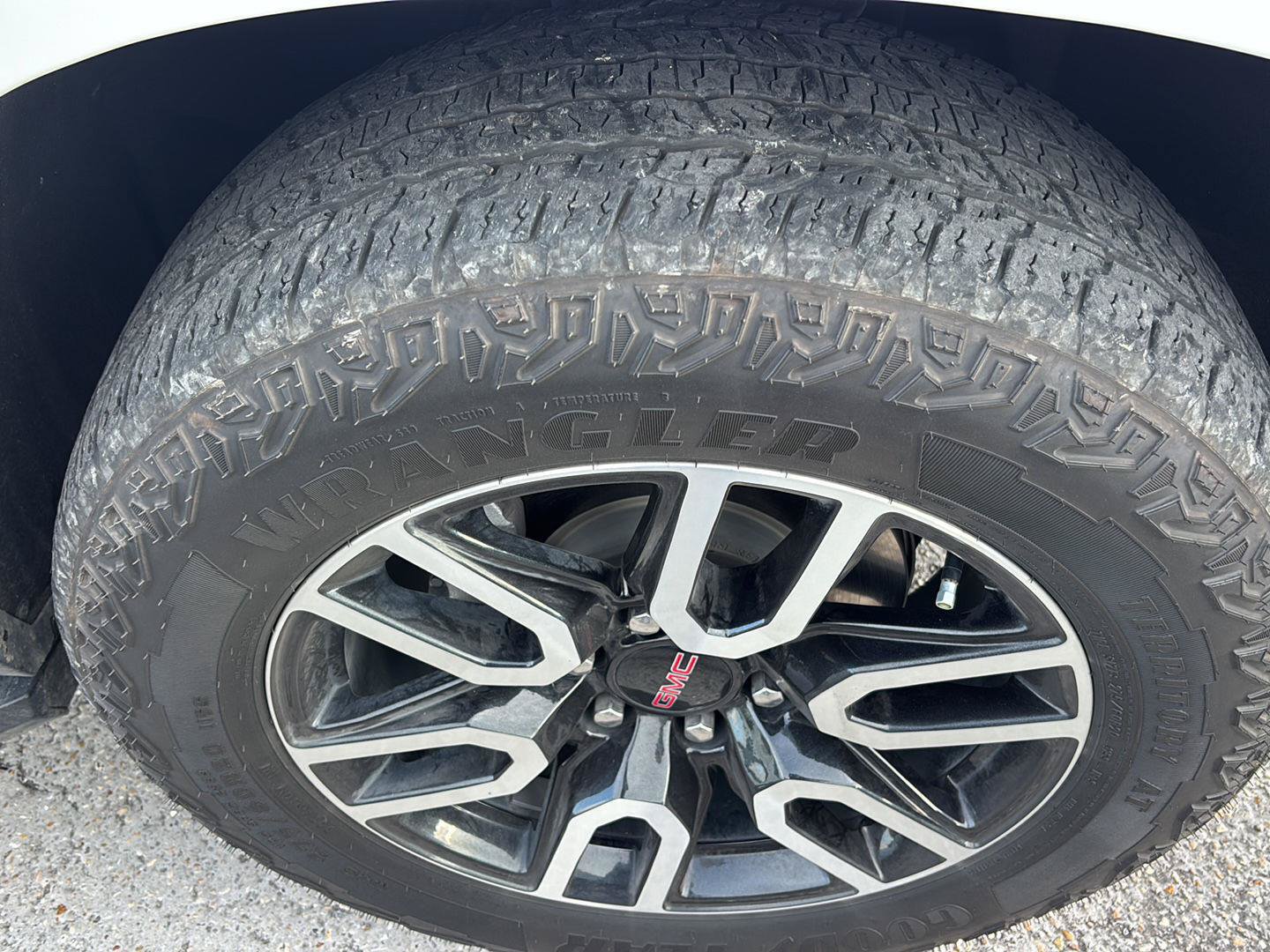 Certified 2024 GMC Yukon AT4 w/ Technology Package AWD/4WD image 9