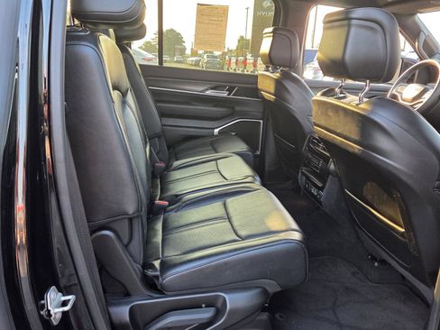 Used 2024 Jeep Wagoneer L Series II w/ Flexible Seating Group AWD/4WD image 16