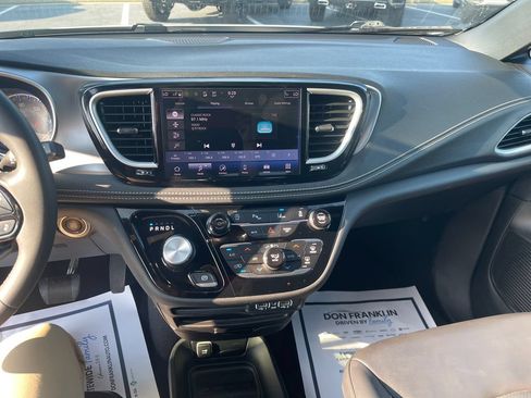Used 2023 Chrysler Pacifica Touring-L w/ S Appearance Package AWD/4WD image 20