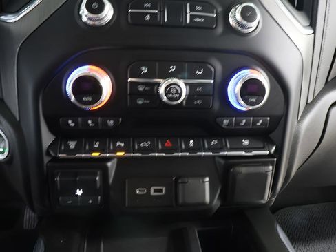 Used 2023 GMC Sierra 3500 Denali w/ Denali Ultimate Package AWD/4WD image 12