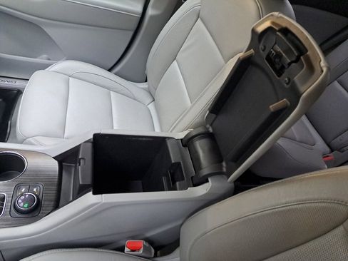 Used 2019 GMC Acadia SLT image 30