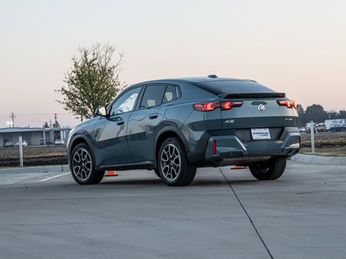 Certified 2024 BMW X2 xDrive28i image 3