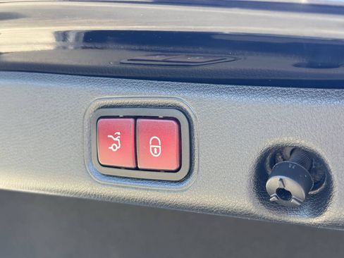 Used 2020 Mercedes-Benz E 450 4MATIC Sedan image 33