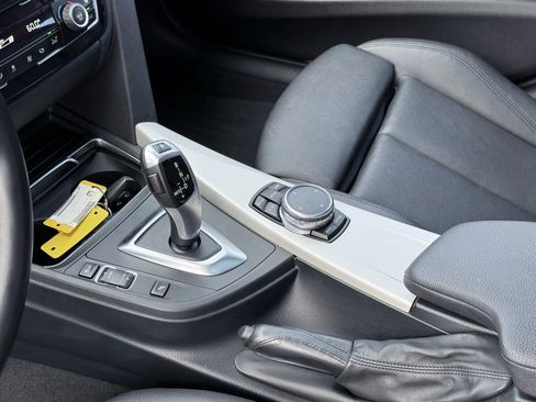 Used 2017 BMW 320i Sedan image 24