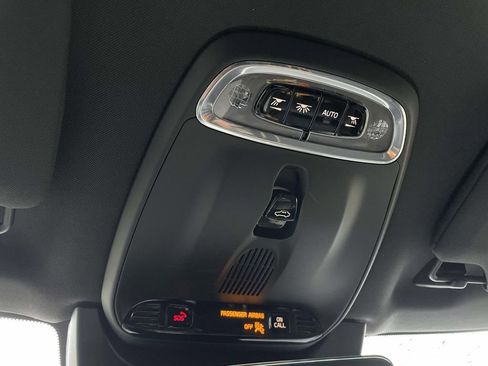 Used 2020 Volvo XC90 T8 R-Design image 23