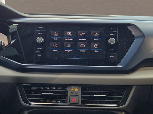 Used 2023 Volkswagen Taos SE w/ Panoramic Sunroof Package FWD image 17
