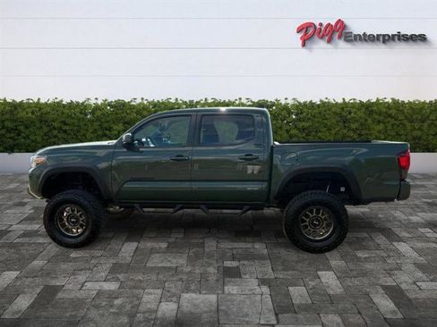 Used 2021 Toyota Tacoma SR5 w/ Trail Edition image 4