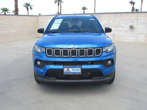Used 2025 Jeep Compass Latitude image 3