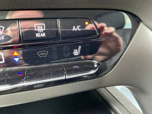 Used 2023 Buick Envision Essence FWD image 22