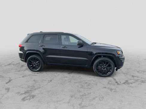 Used 2020 Jeep Grand Cherokee Altitude image 9