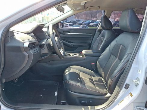 Used 2025 Nissan Altima 2.5 SR image 14