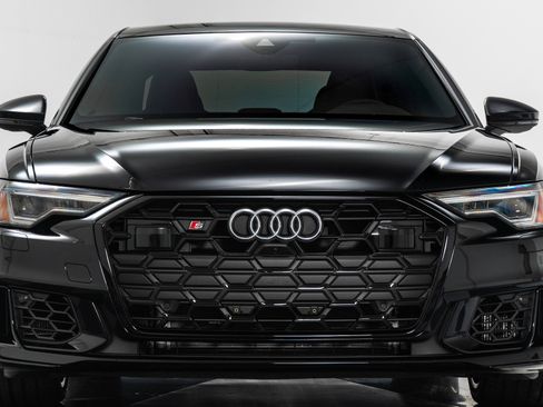 Used 2025 Audi S6 Premium Plus w/ Premium Plus Package image 4