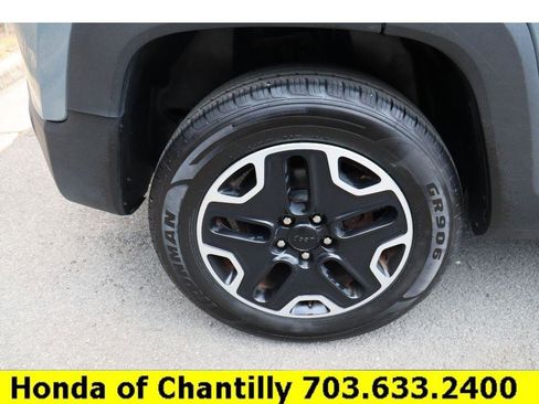 Used 2016 Jeep Renegade Trailhawk w/ Premium Trailhawk Package image 28