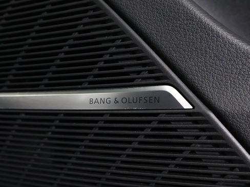 Used 2024 Audi Q8 Premium Plus image 41