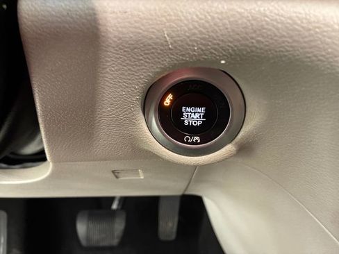 Used 2020 Chrysler Pacifica Touring-L image 24