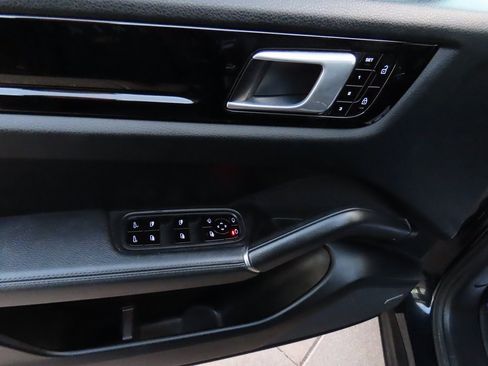 Used 2019 Porsche Cayenne image 21